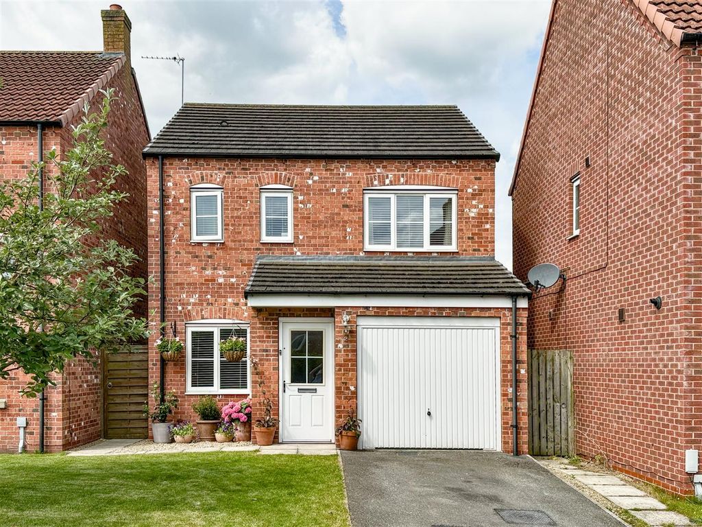 3 bed detached house for sale in Suskers Close, Easingwold, York YO61