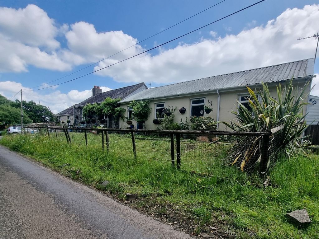 3 bed detached house for sale in Trimsaran Road, Kidwelly SA17, £