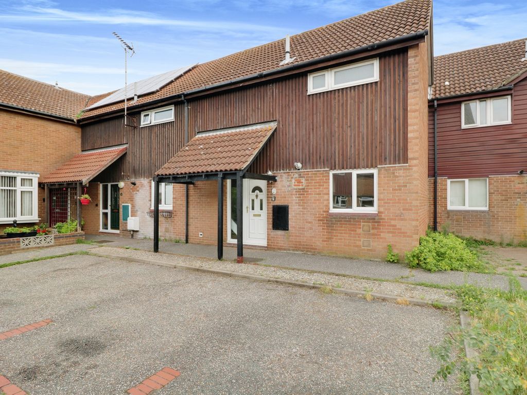 3 bed terraced house for sale in Scaldhurst, Basildon SS13, £290,000