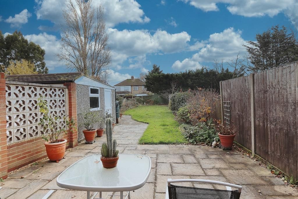 3 bed semidetached house for sale in Beauly Way, Romford, Essex RM1, £