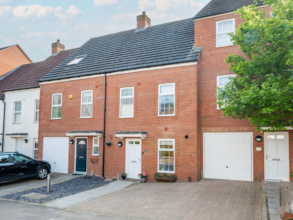4 bed terraced house for sale in Ver Brook Avenue, Markyate, St. Albans