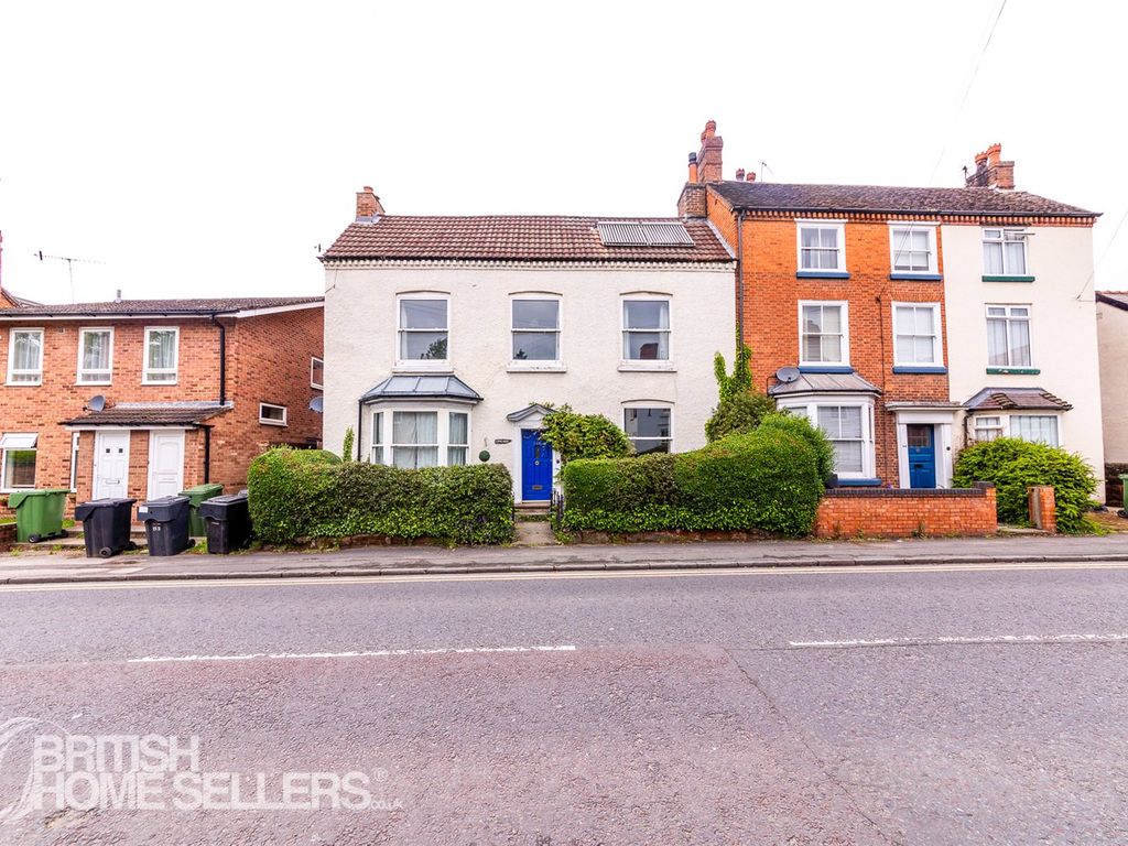 6 bed detached house for sale in Worcester Road, Bromsgrove, Worcestershire B61, £350,000 Zoopla