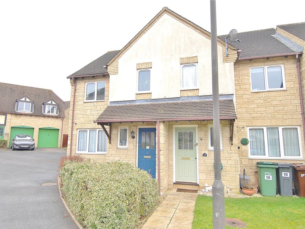 3 bed terraced house to rent in Hawk Close, Chalford, Stroud