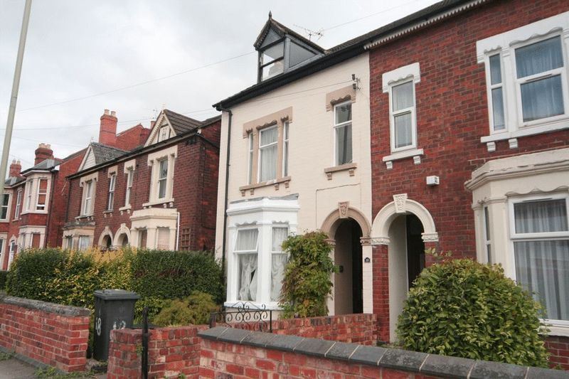 4 bed semidetached house for sale in Kingsholm Road, Gloucester GL1, £