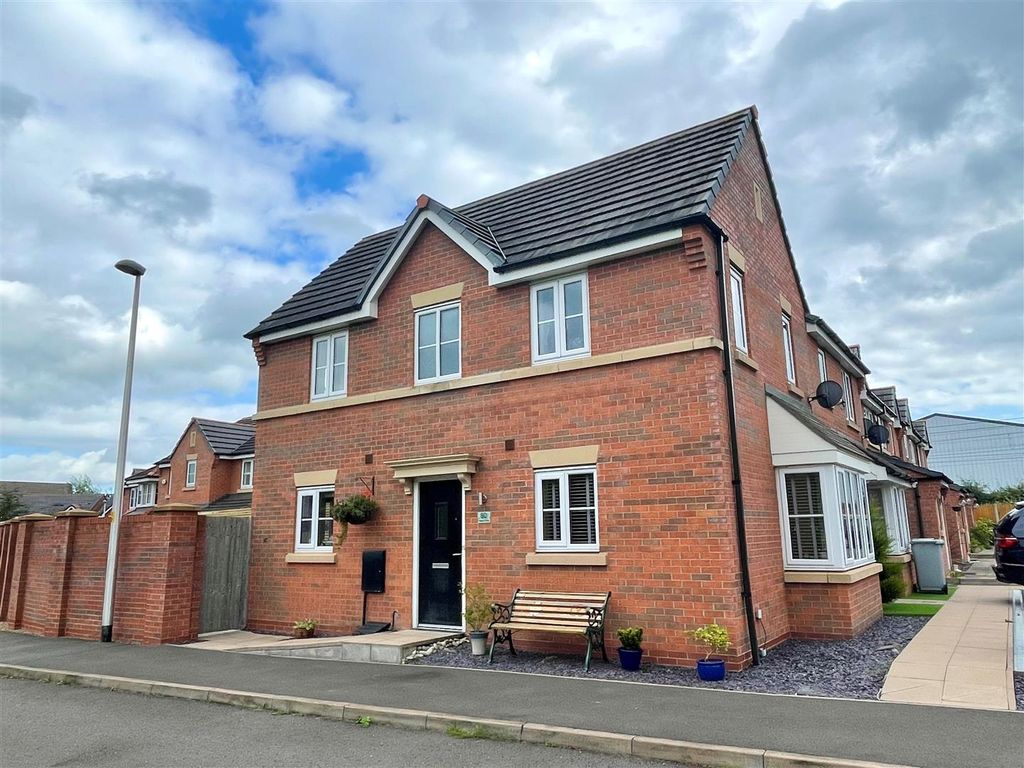 3 bed semidetached house for sale in Heron Way, Sandbach CW11, £