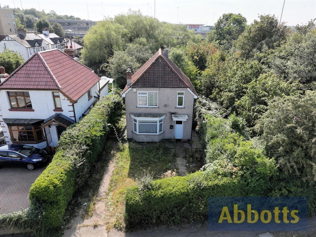 3 bed detached house for sale in Yondover, High Road, Pitsea, Essex