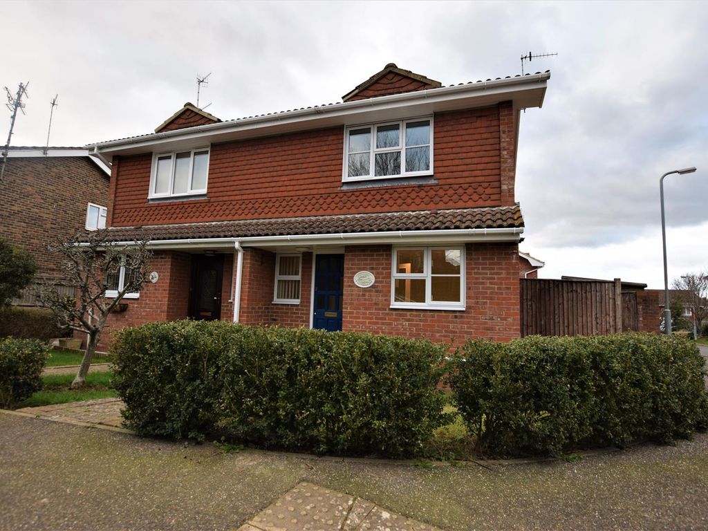 3 bed semidetached house to rent in Glovers Lane, BexhillOnSea TN39