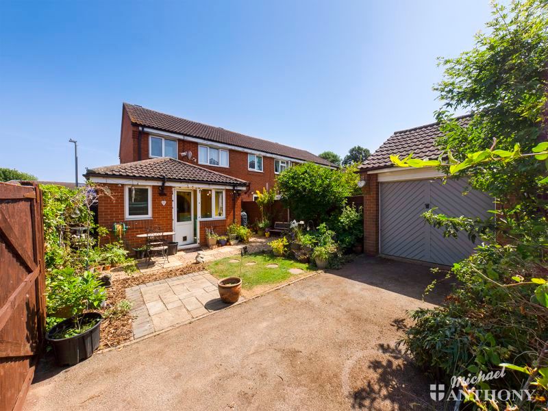 3 bed end terrace house for sale in Matthews Close, Aylesbury HP20 Zoopla