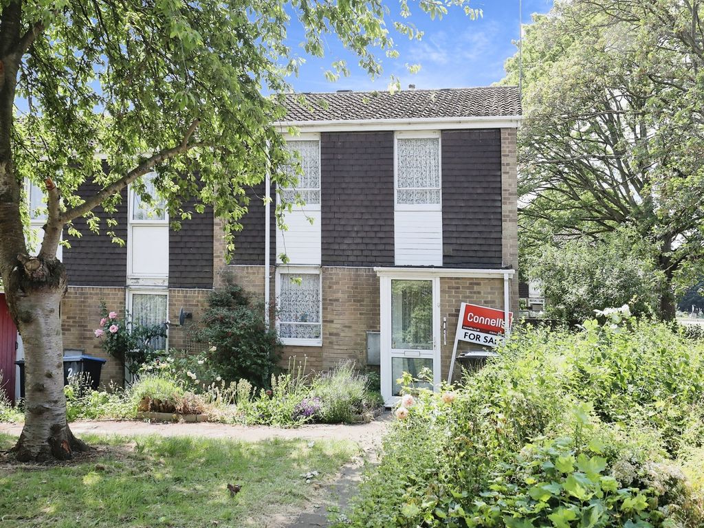 3 bed semidetached house for sale in Arbour Court, Abington