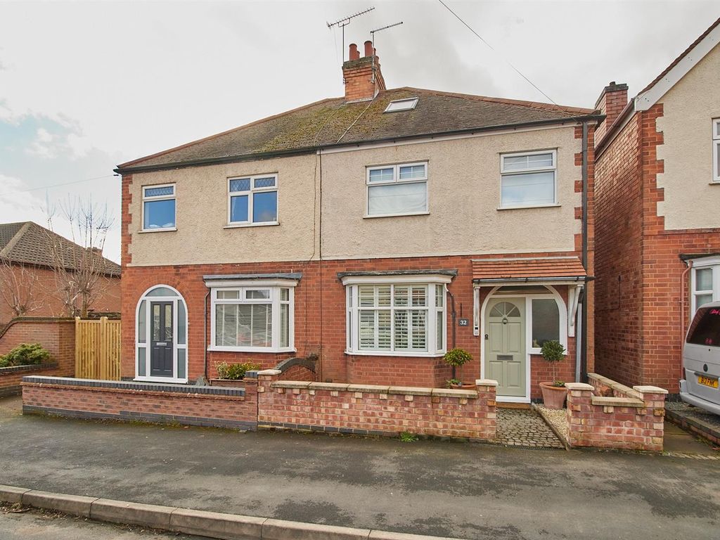 3 bed semidetached house for sale in Bowling Green Road, Hinckley LE10