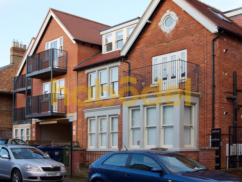 2 bed flat to rent in Hill Top Road, Headington Hill, Oxford OX4, £