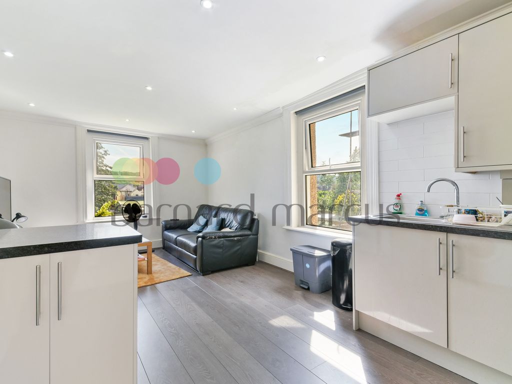 2 bed flat to rent in Avondale Road, South Croydon CR2, £1,600 pcm Zoopla