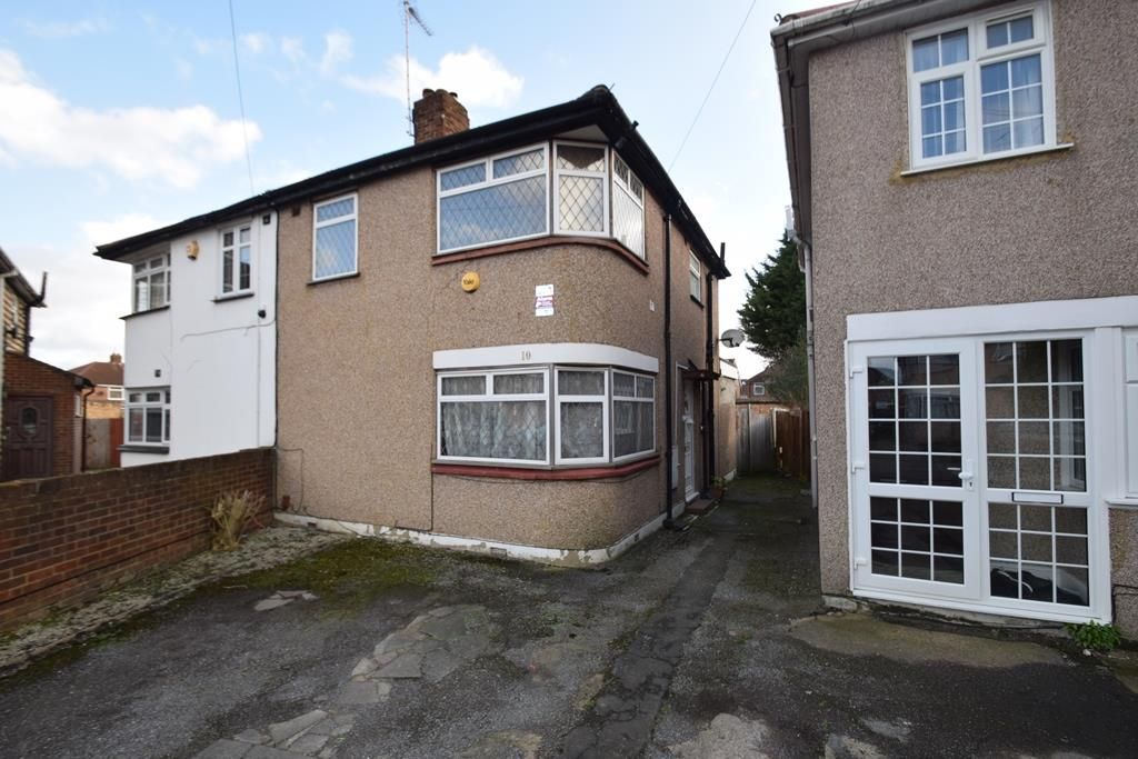 2 bed end terrace house to rent in Wyatt Close, Hayes UB4, £1,850 pcm