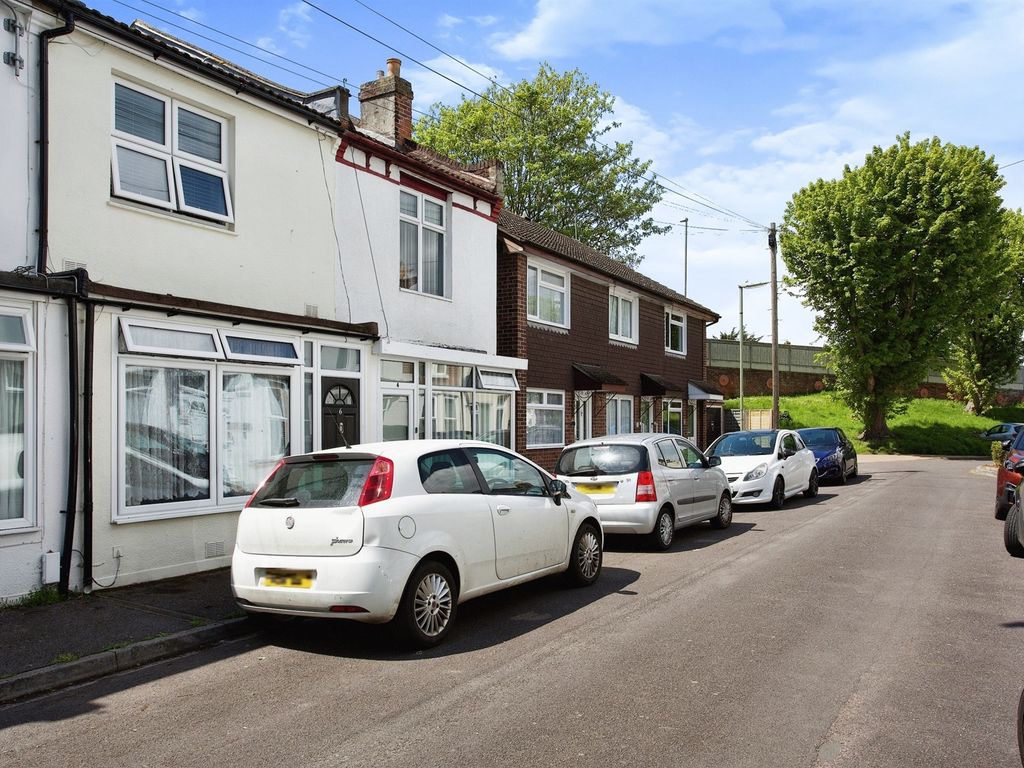 2 bed terraced house for sale in St. Anns Crescent, Gosport PO12 Zoopla