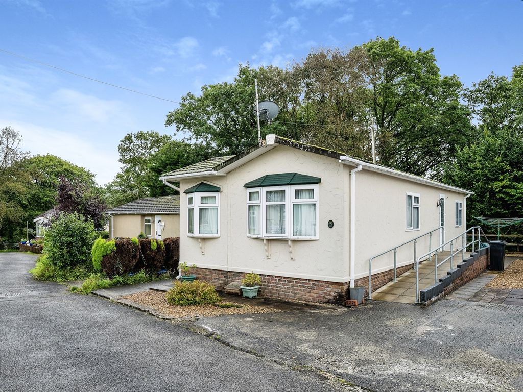 2 bed mobile/park home for sale in Neath Road, Bryncoch, Neath SA10, £