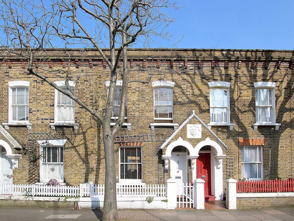 2 bed property to rent in Tyneham Road, London SW11 Zoopla
