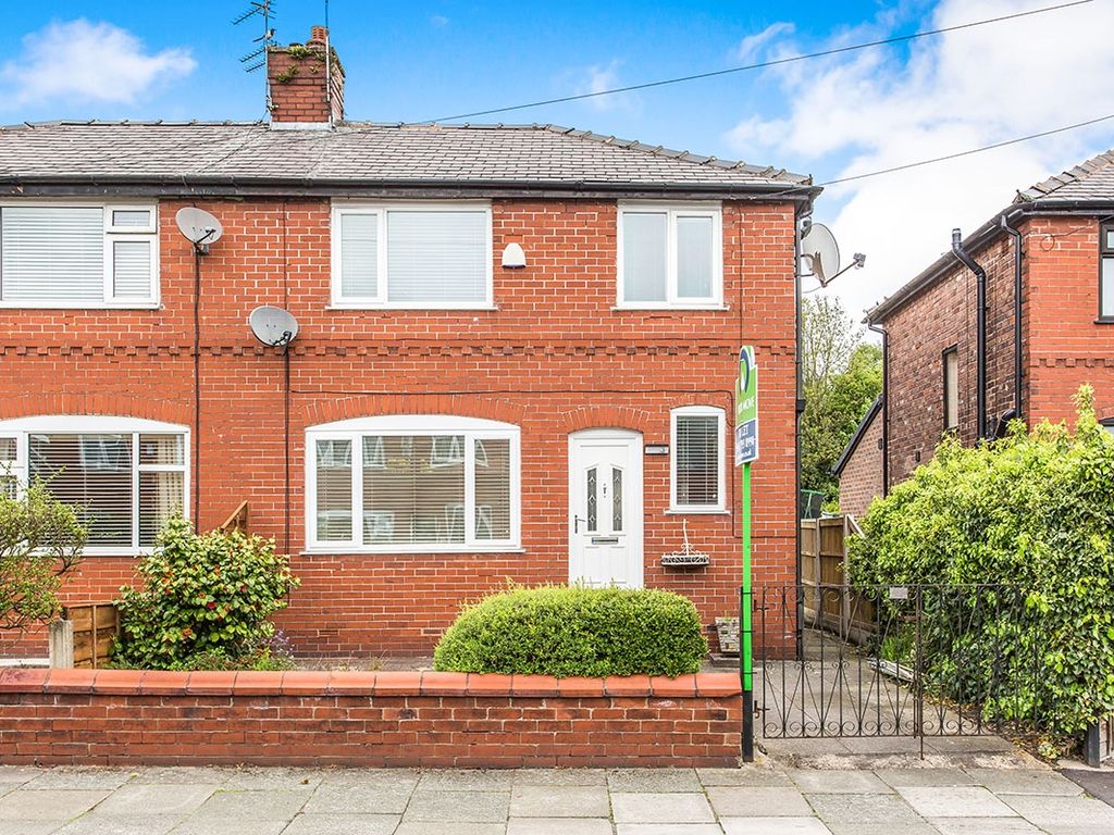 3 bed semidetached house to rent in Manor Road, Swinton, Manchester
