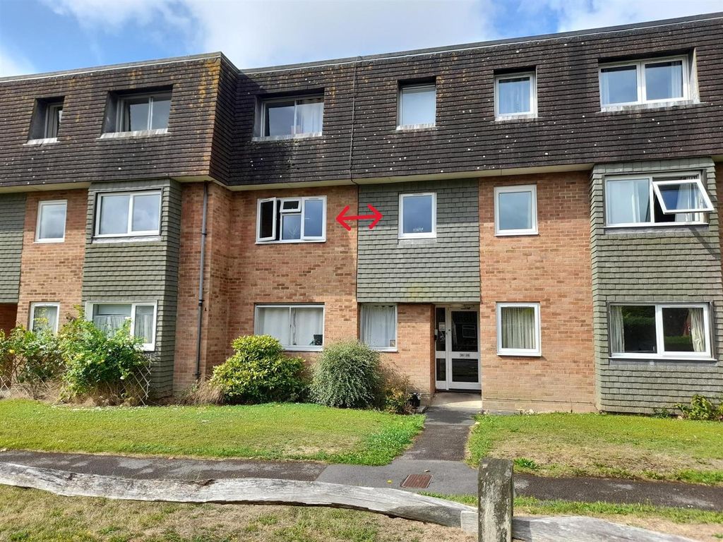 2 bed flat for sale in Elm Grove South, Barnham, Bognor Regis PO22, £