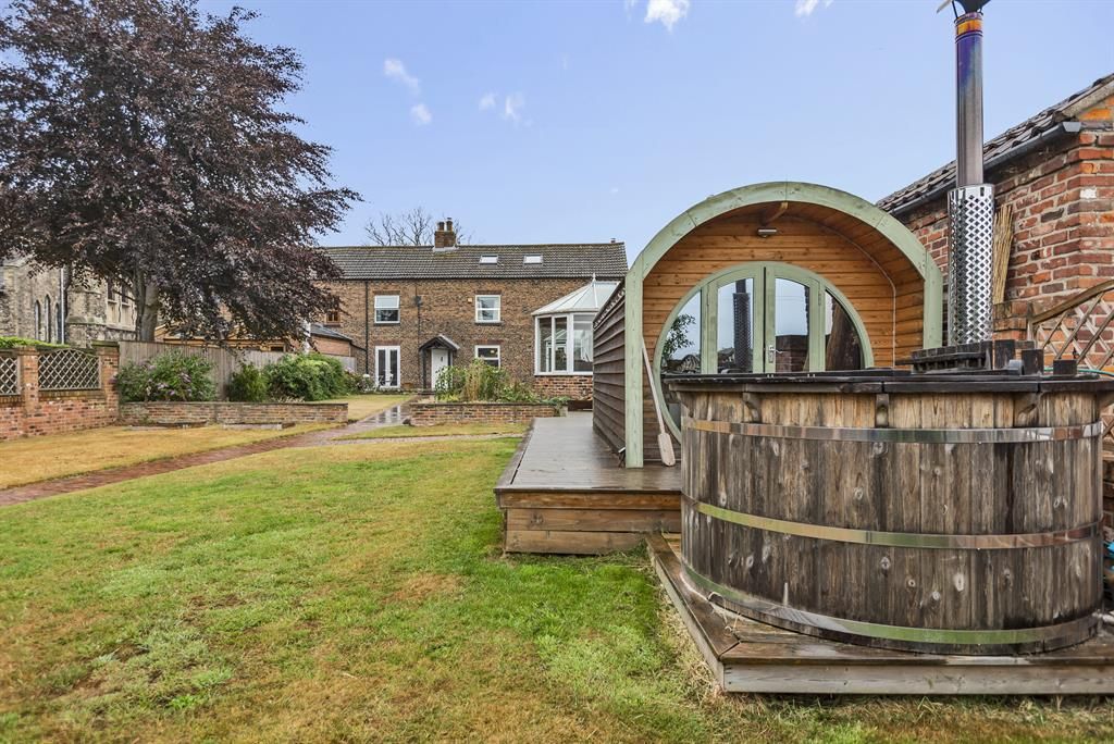 5 bed semidetached house for sale in Manor Farm, Hirst Road, Chapel