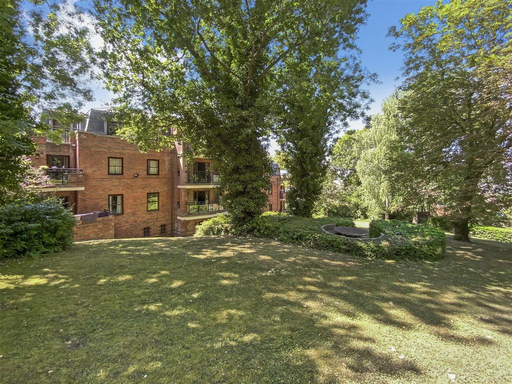 2 bed flat for sale in Roxborough Park, HarrowOnTheHill, Harrow HA1