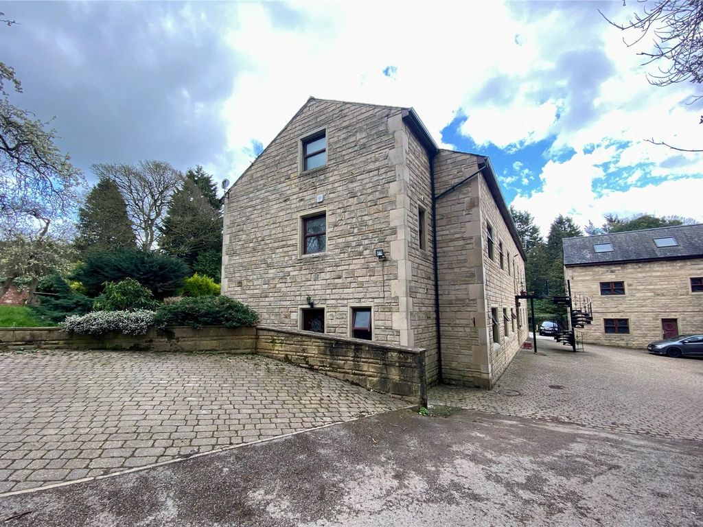2 bed flat to rent in Woodleigh Hall Mews, Rawdon, Leeds, West