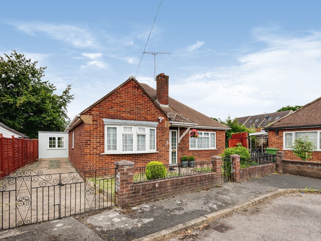 3 bed bungalow for sale in Central Drive, Cippenham, Slough SL1, £