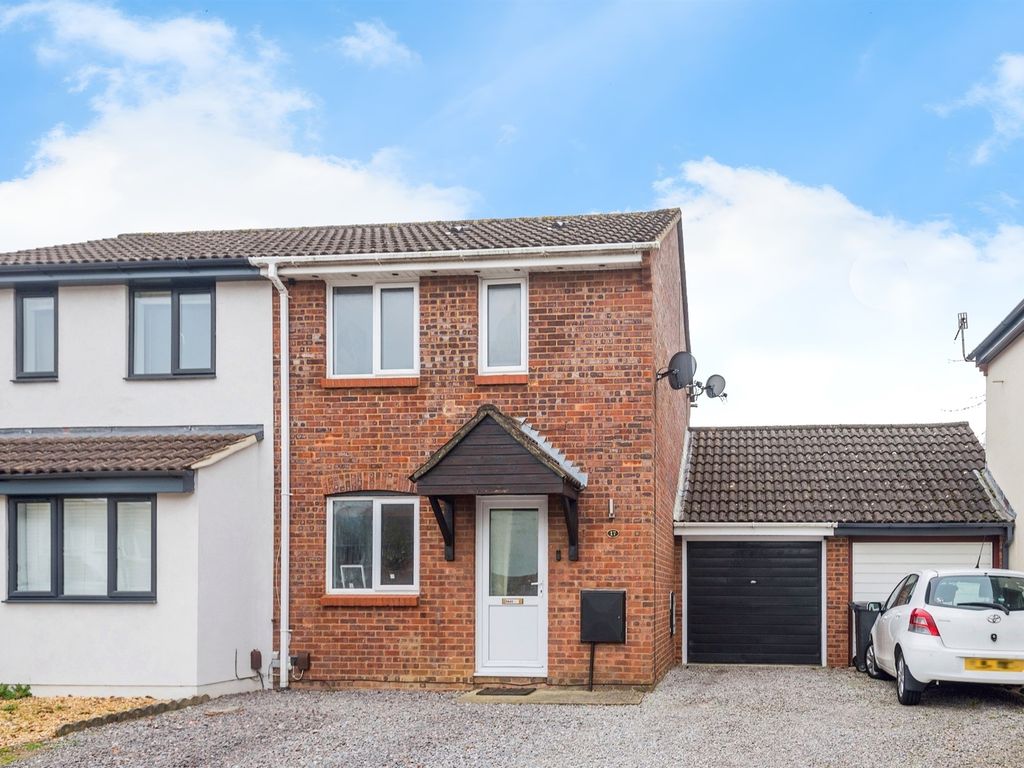 2 bed semidetached house for sale in Meadowsweet Close, Swindon SN25
