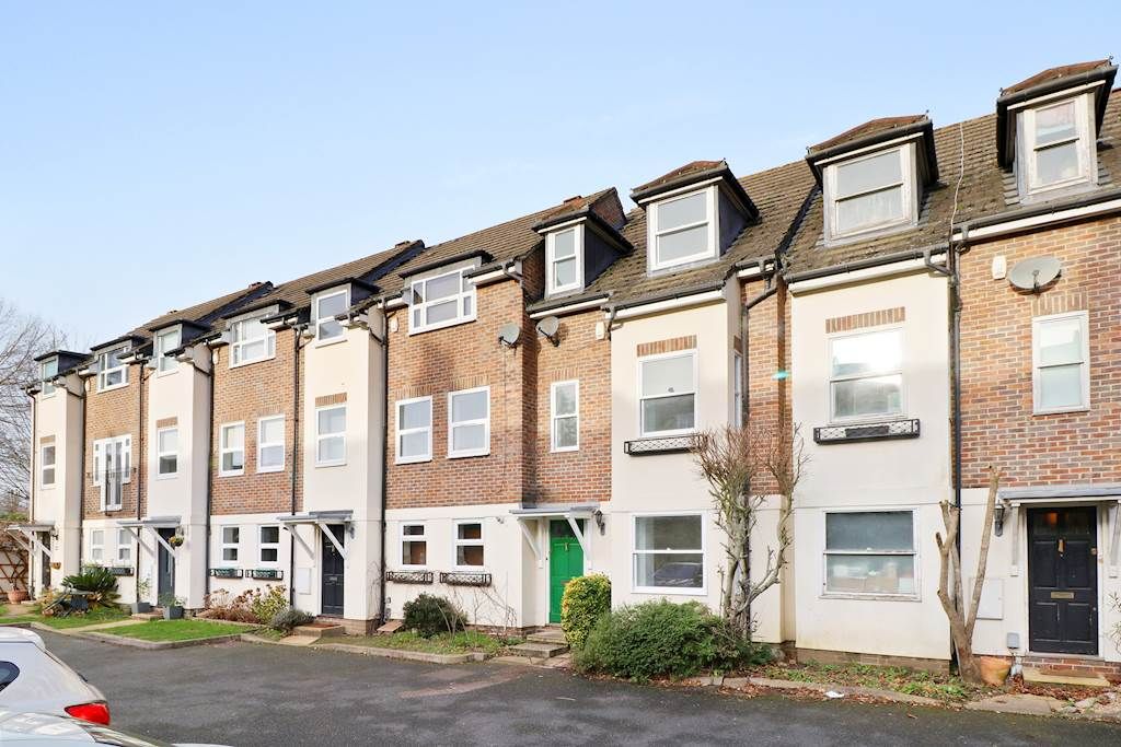 4 bed town house for sale in St Barnabas Close, East Dulwich, London SE22, £800,000 Zoopla