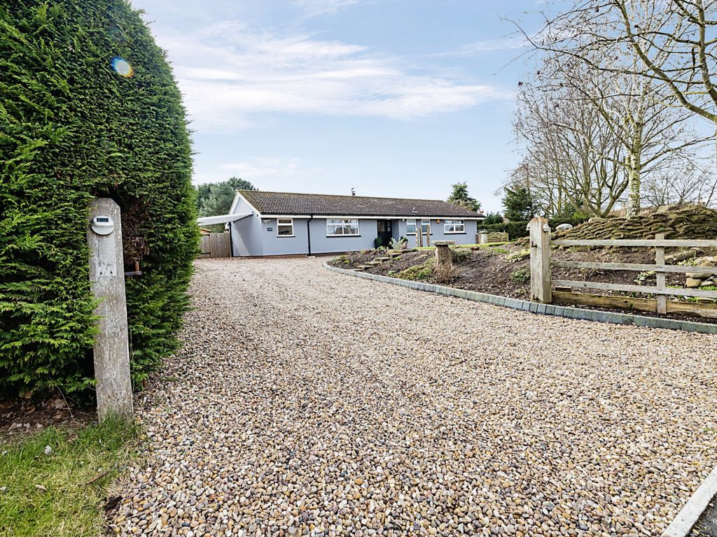 3 bed detached bungalow for sale in Chapel Lane, Hemingby, Horncastle