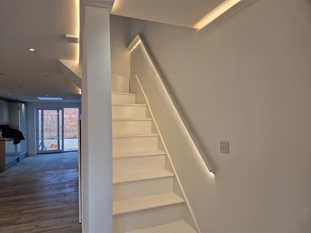 3 bed property to rent in Bullsbridge Road, Southall UB2 Zoopla