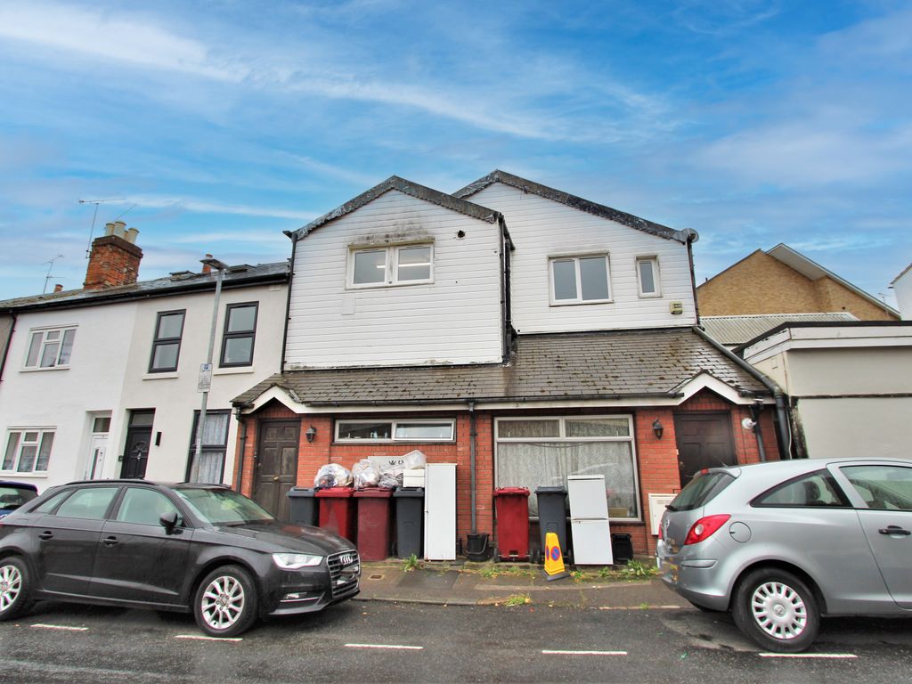 2 bed flat to rent in Upper Crown Street, Reading, Reading RG1 Zoopla