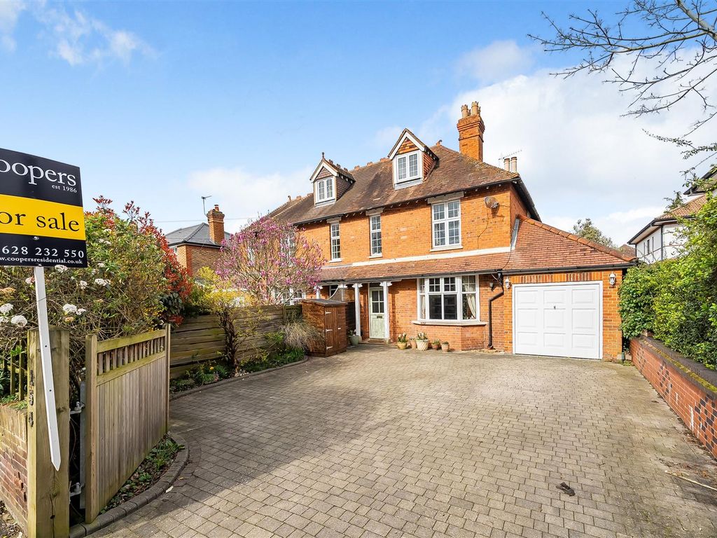 4 bed semidetached house for sale in Bath Road, Maidenhead SL6, £