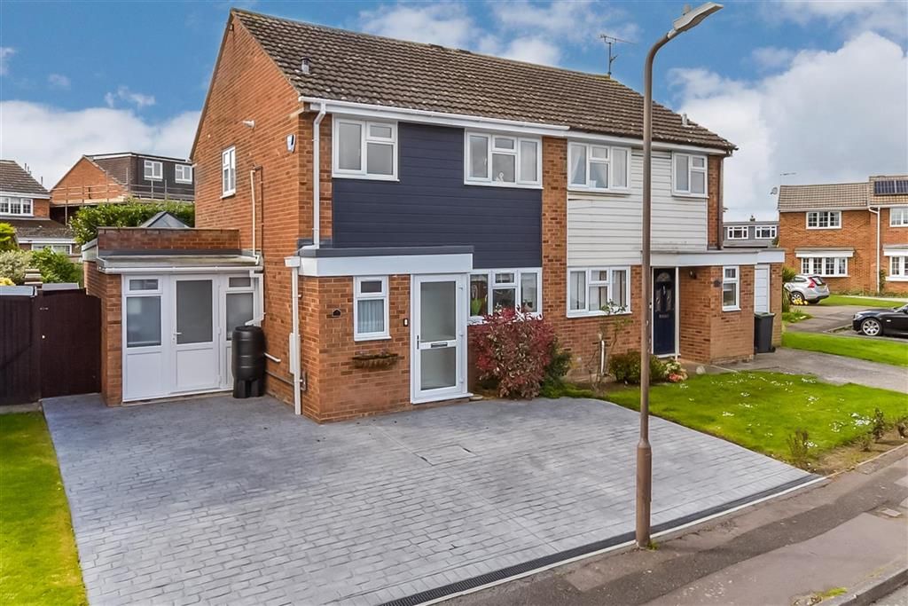 3 bed semidetached house for sale in Jerome Road, Larkfield, Aylesford