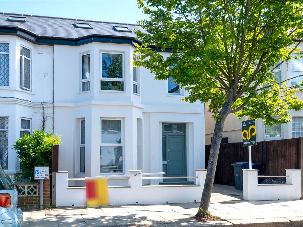 Station Road, London, Finchley N3  