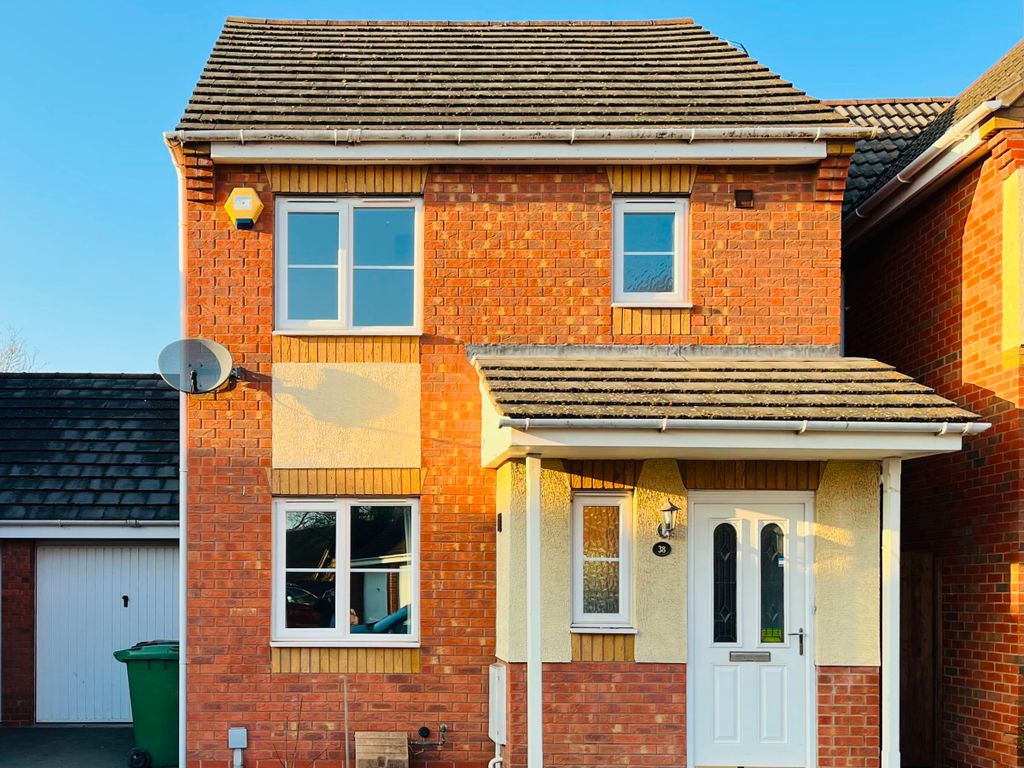 3 bed detached house to rent in Clover Way, Bedworth CV12 Zoopla