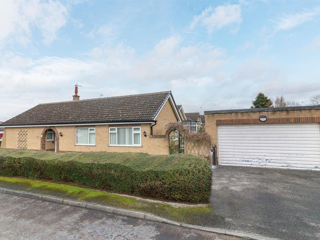 3 bed detached bungalow for sale in Hall Farm Close, Tollerton