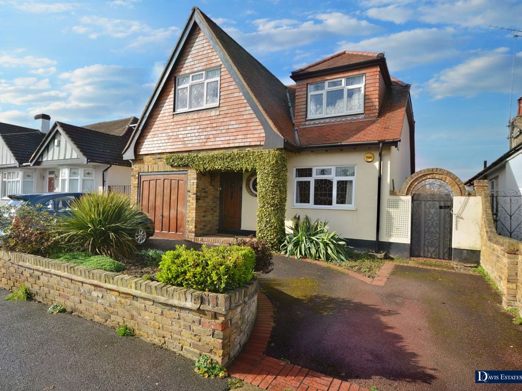 3 bed detached house for sale in Freshfields Avenue, Upminster RM14