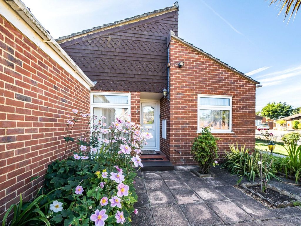 2 bed bungalow for sale in Jacob's Well, Guildford, Surrey GU4, £