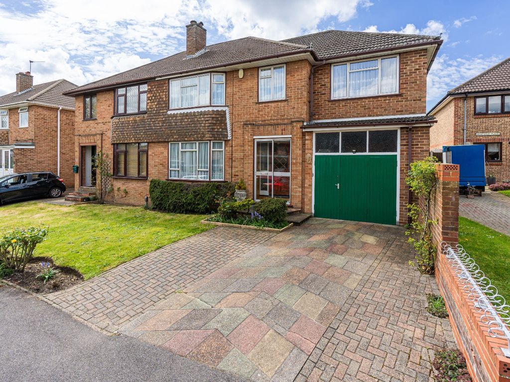 4 bed semidetached house for sale in St. Road, Swanley, Kent