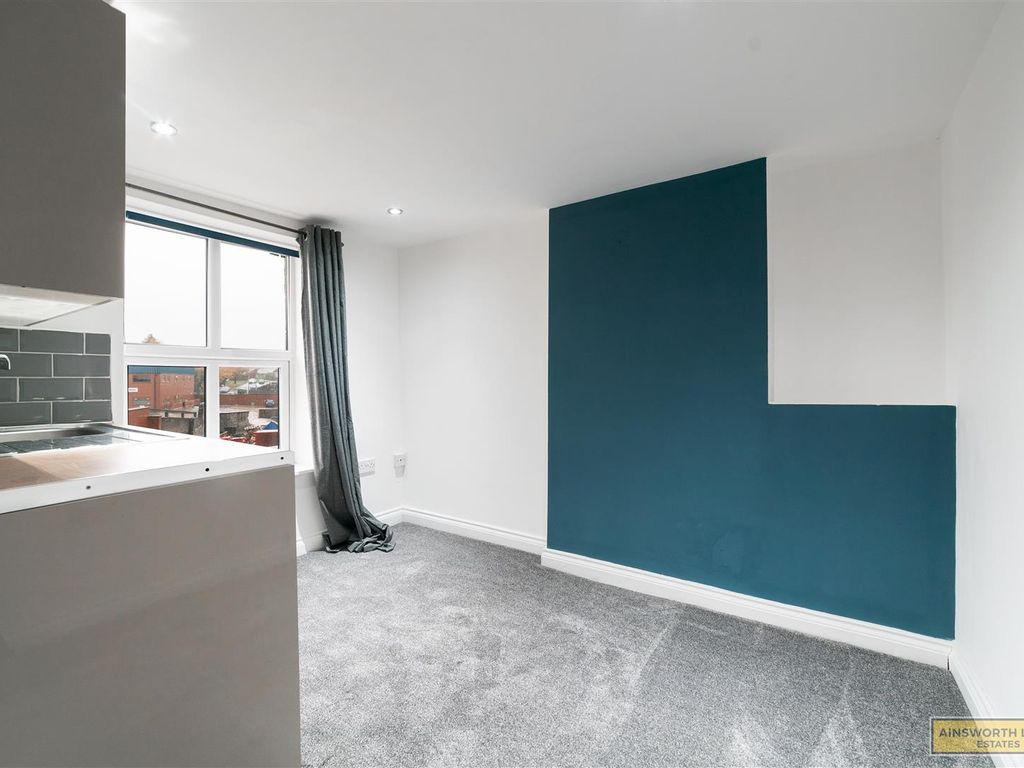 Studio to rent in SelfContained Bedsit, Redearth Rd., Darwen BB3, £360