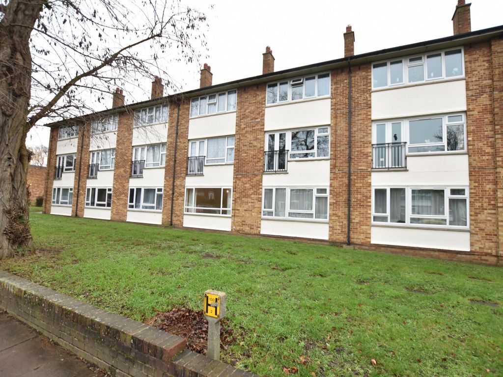Studio to rent in Elderslie Road, Eltham SE9, £1,300 pcm Zoopla