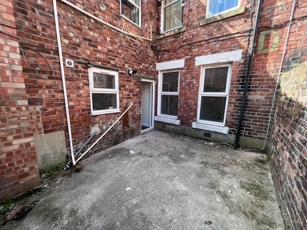 2 bed flat to rent in Windsor Avenue, Gateshead NE8, £575 pcm Zoopla