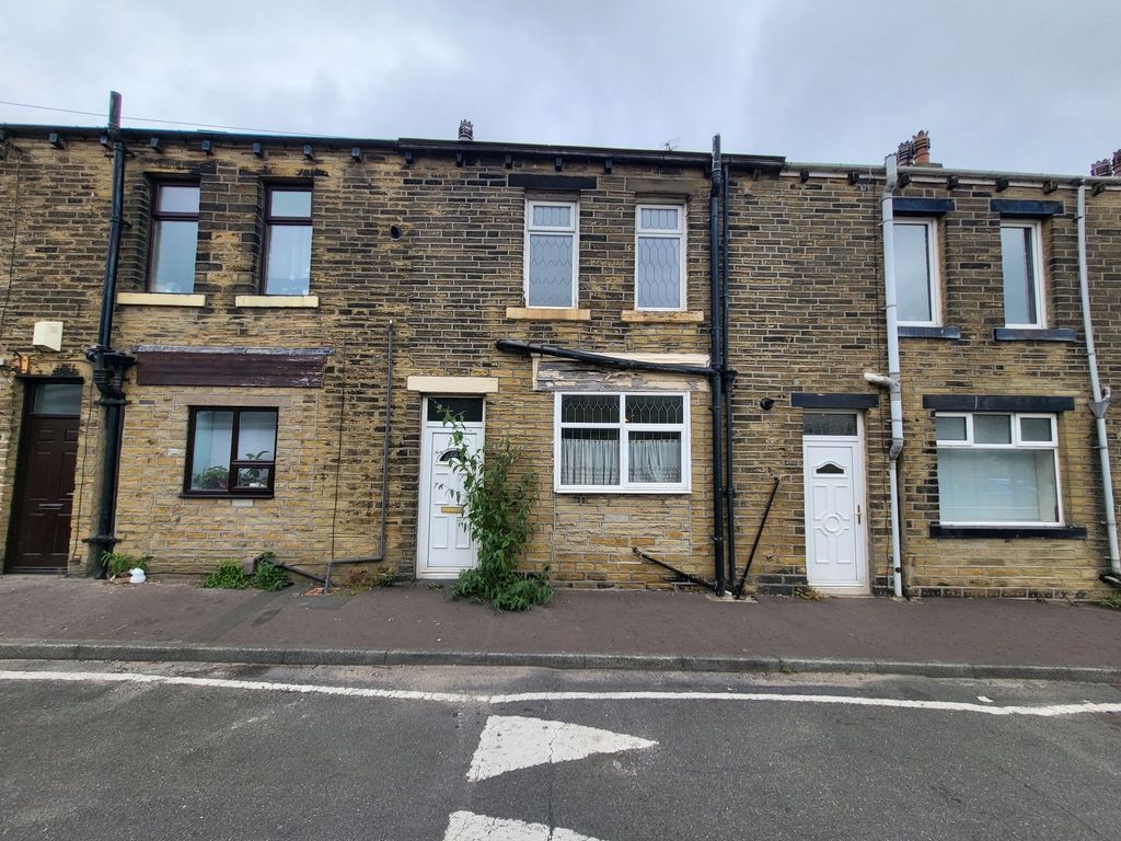 Emscote Avenue, Halifax HX1  