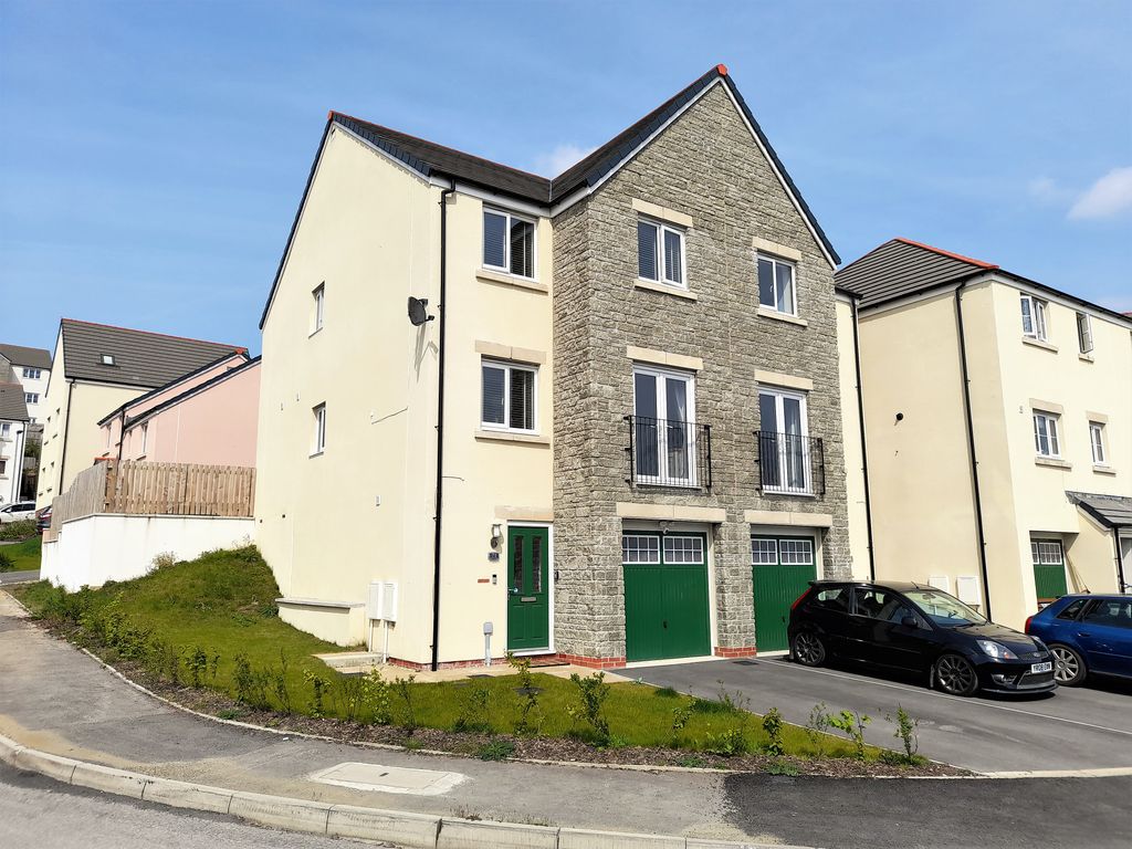 3 bed semidetached house for sale in Chestnut Drive, Launceston PL15