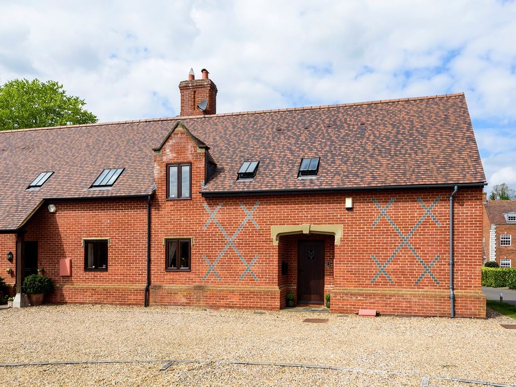 3 bed property for sale in Manor Court, Manor Gardens, Westoning MK45