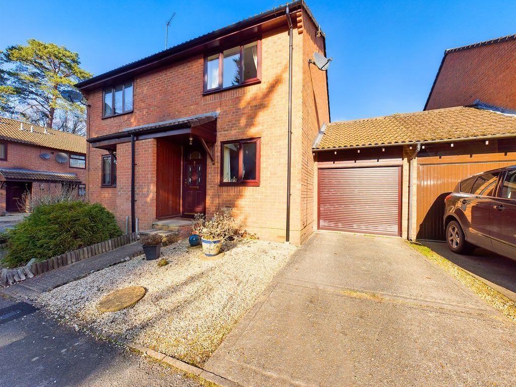 2 bed semidetached house for sale in Woodpecker Close, Whitehill