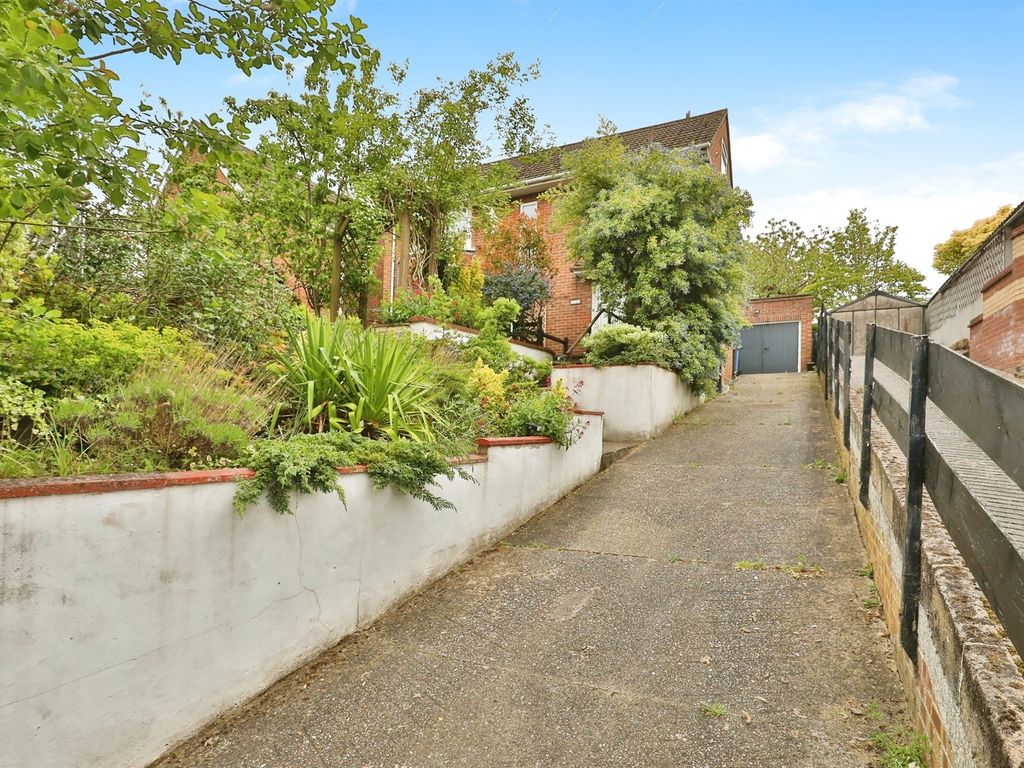 3 bed detached house for sale in Dereham Road, Norwich NR5, £350,000