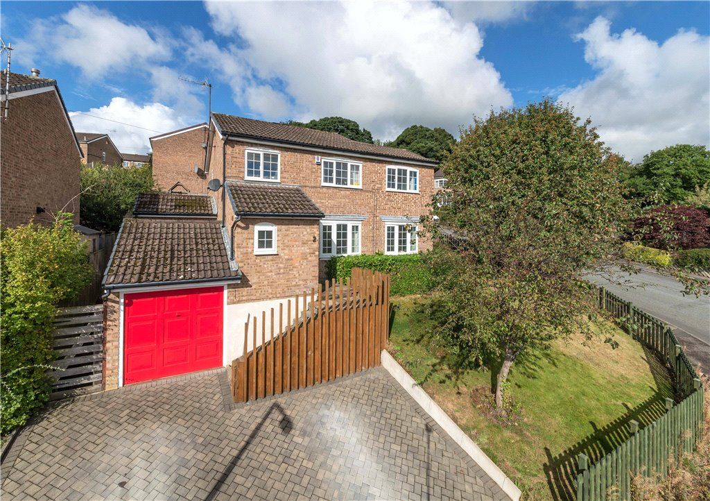 4 bed detached house for sale in Gill Beck Close, Baildon, Shipley BD17