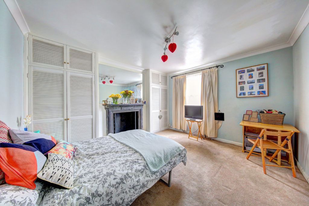 Studio to rent in Allfarthing Lane, Wandsworth SW18, £1,300 pcm Zoopla