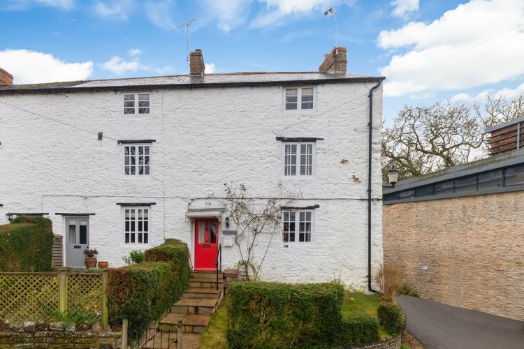 2 bed end terrace house to rent in Oxford Street, Woodstock OX20, £